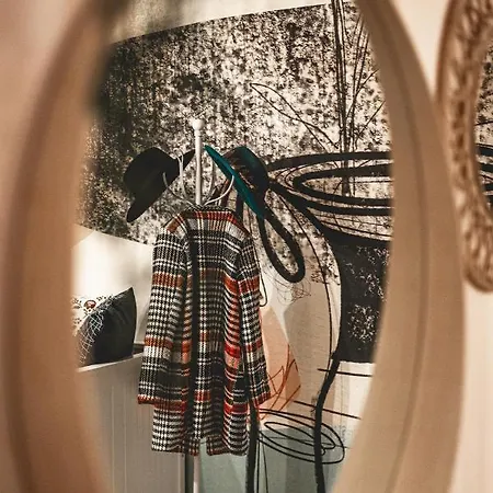 Bed & Breakfast Artists' Nest *