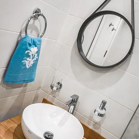 Artists' Nest Bed & Breakfast