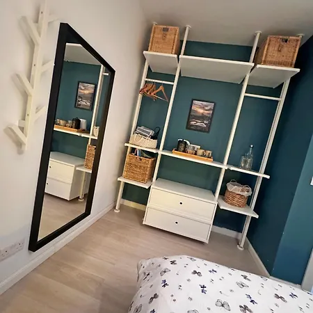 Bed & Breakfast Artists' Nest