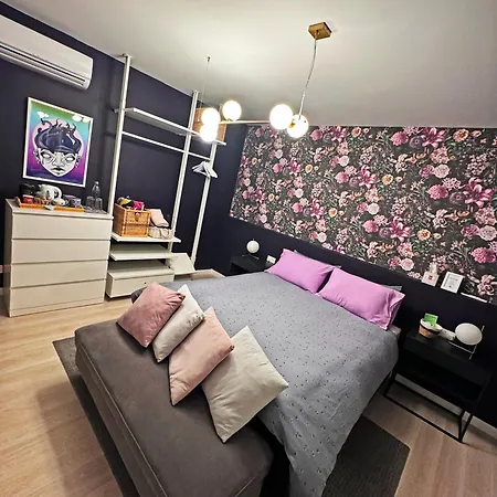 Bed & Breakfast Artists' Nest