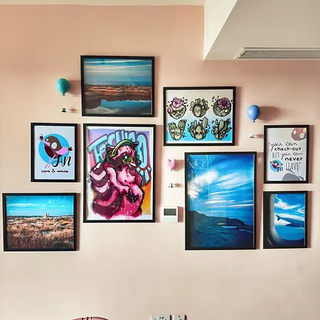 Bed & Breakfast Artists' Nest