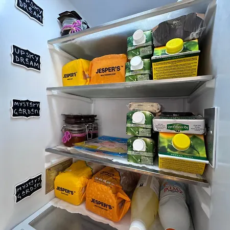 Artists' Nest Bed & Breakfast *